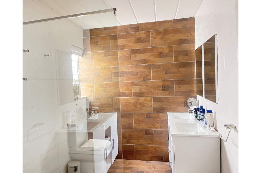 To Let 3 Bedroom Property for Rent in Caribbean Beach Club North West